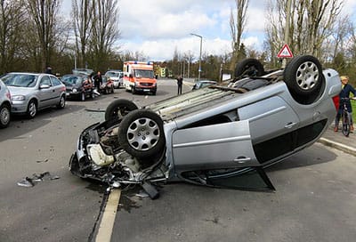 Man stops in middle of autostrada to let dogs run around, causes crash