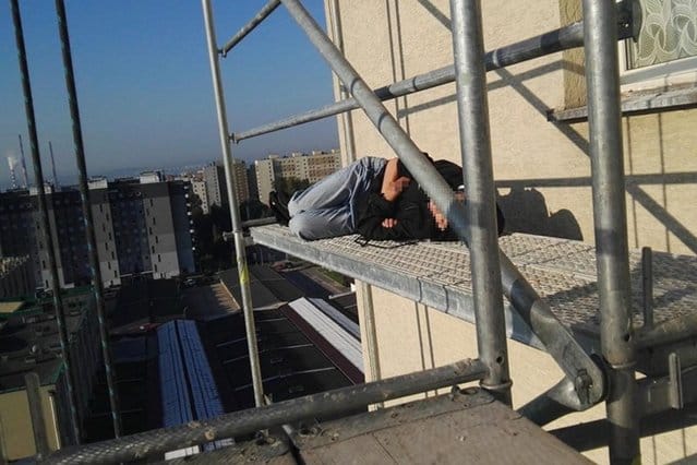 Woman found sleeping on scaffolding in Cracow - 11 floors up