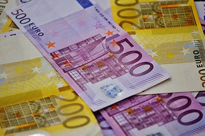 85-year-old woman loses €5000 in Gdansk shopping mall, stranger hands it in