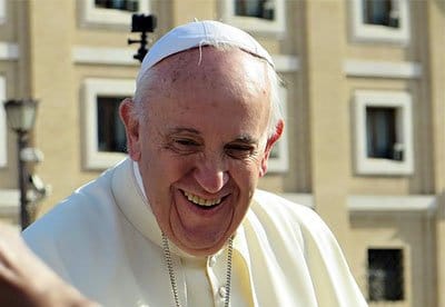 Pope asks Polish govt to allow refugees