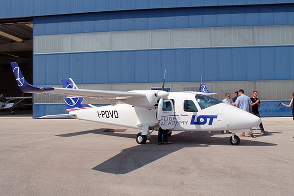 Pilot training academy launches for LOT Polish Airlines