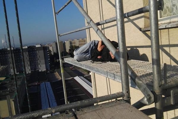 Woman found sleeping on scaffolding in Cracow - 11 floors up