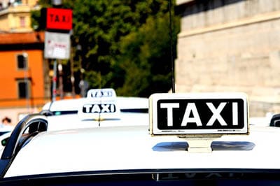 Polish taxi drivers sue Uber and seek to ban