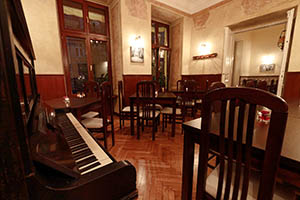 Old-Town-Restaurant-Wine-Bar-Cracow-Krakow-Poland